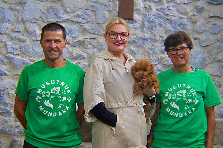 Ainhoa Arteta muestra su apoyo a la restauración de Santa Katalina de Mundaka