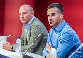 Xevi Pujol, a la derecha, junto a Félix Fernández durante su presentación como secretario técnico azulgrana.
