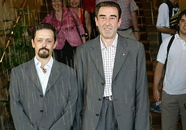 Primera boda homosexual de Euskadi oficiada hace 20 años en el Ayuntamiento de Vitoria.