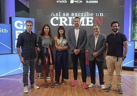 De izquierda a derecha, los periodistas Oskar Ortiz de Guinea, Ainhoa de la Heras, MIriam Duque, David González, Luis Calabor y David Olabarri.