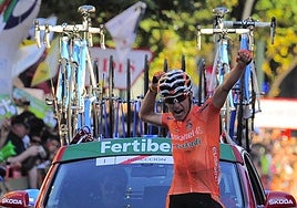 Igor Antón entra victorioso en la meta de la Gran Vía hace catorce años.