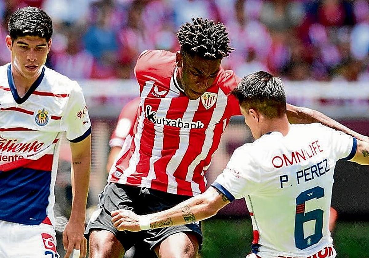 Junio Bita en el amistoso ante Chivas, sus únicos minutos con el primer equipo.