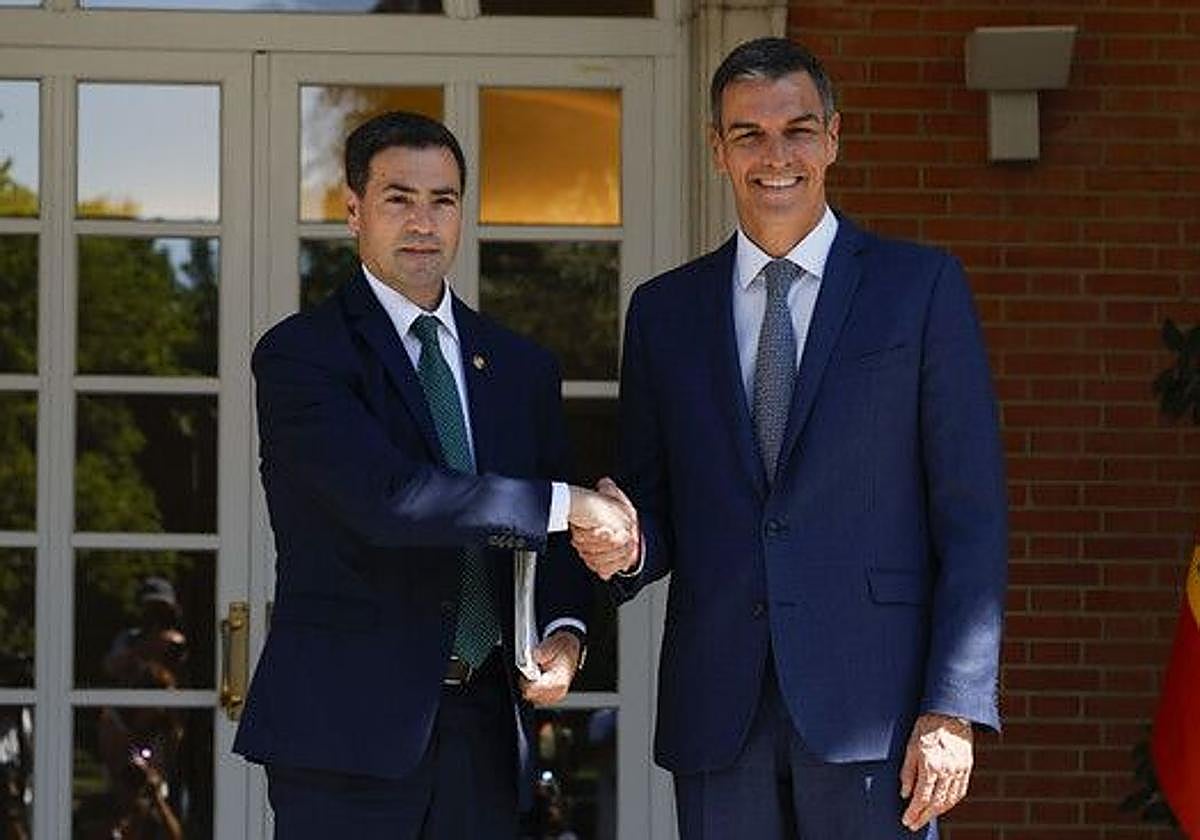 Pradales, con Sánchez en la reunión de la Comisión Bilateral Permanente en julio.