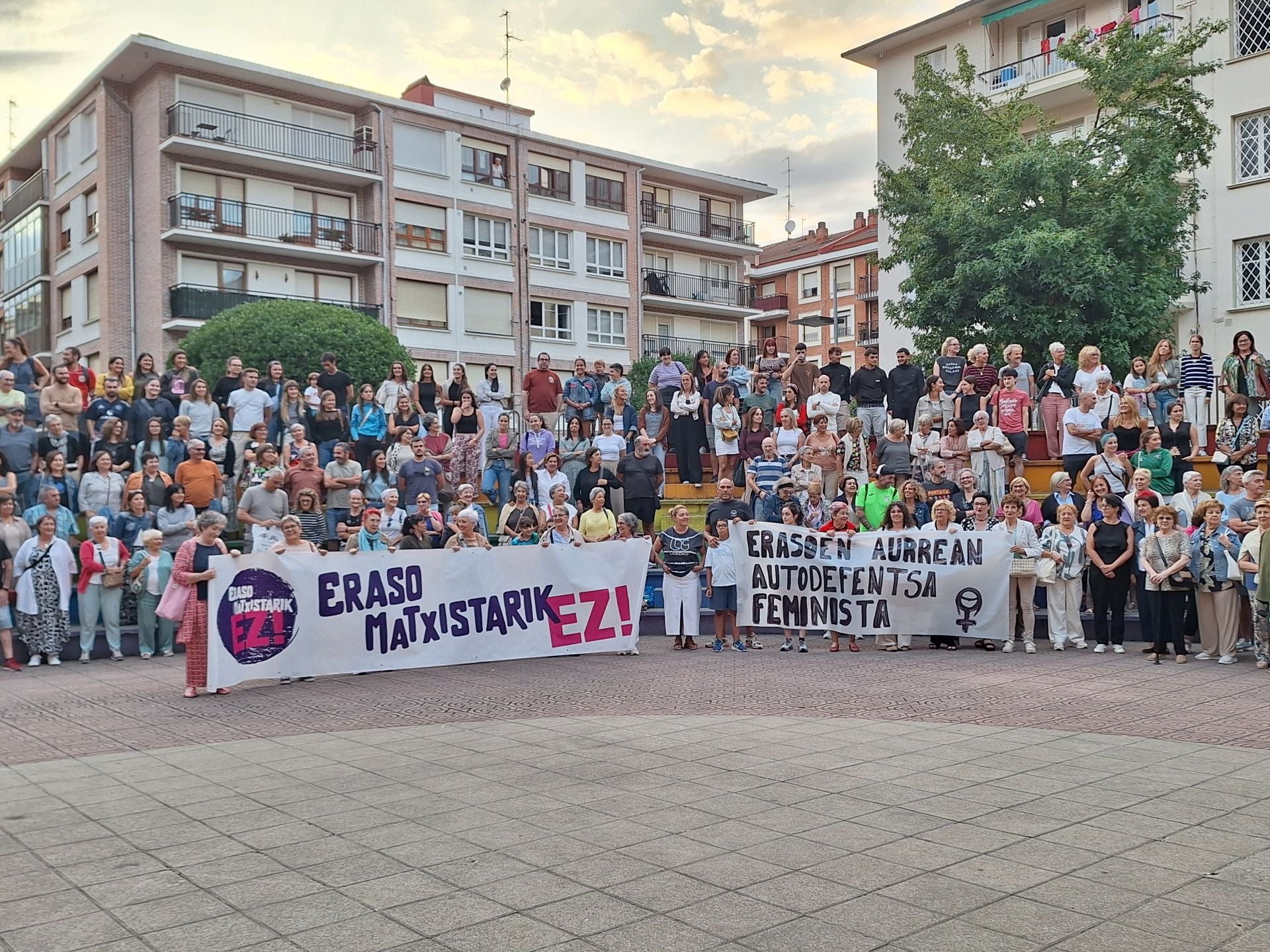 La plaza Santi Brouard fue el escenario de la concentración