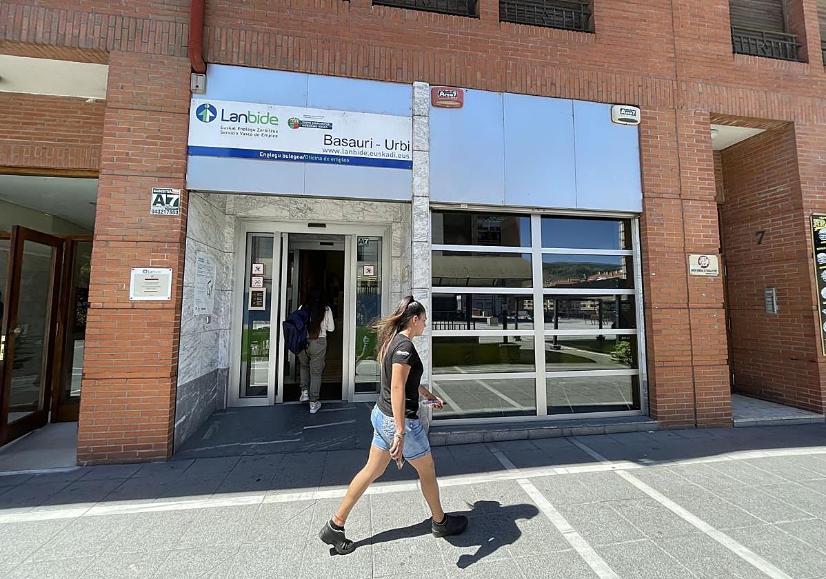 Una oficina de Lanbide ubicada en Basauri.