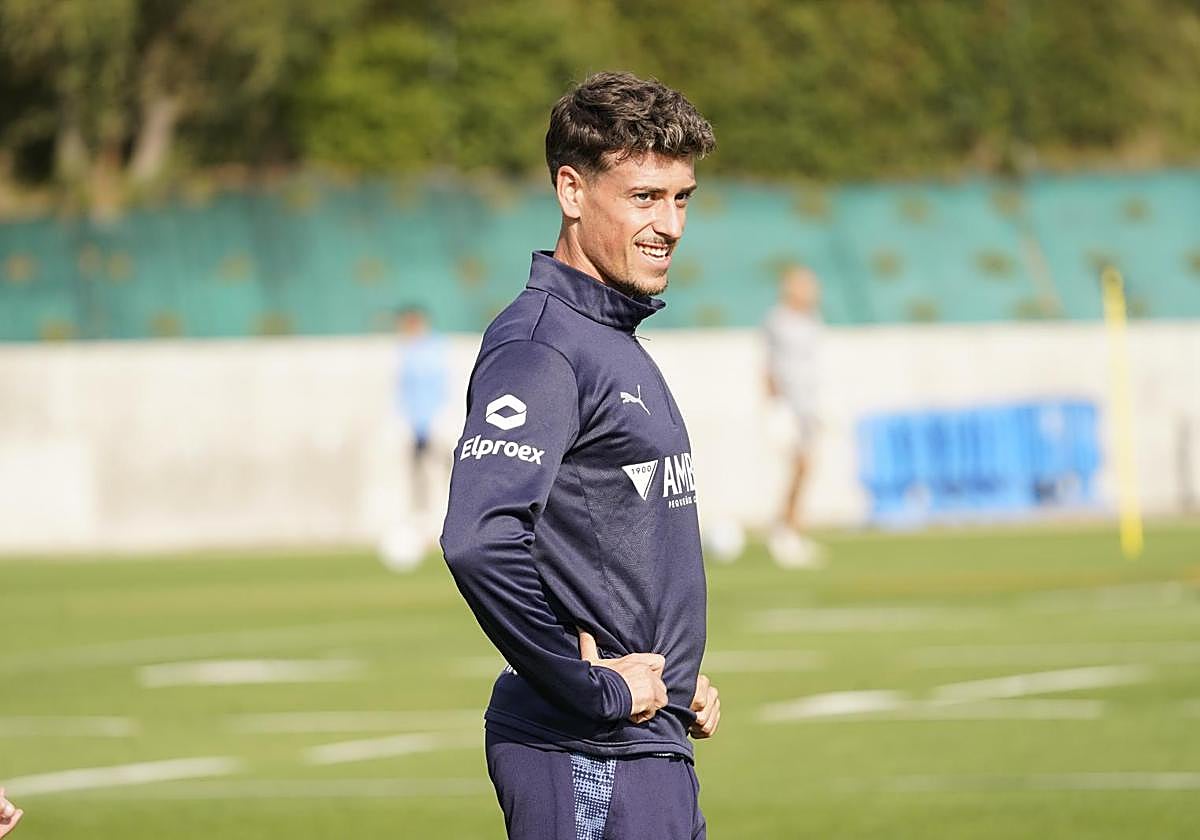 Antonio Blanco, durante el entrenamiento del Alavés este jueves en Ibaia.