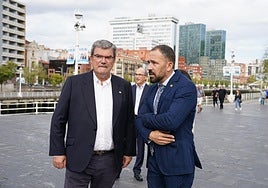 El alcalde de Bilbao, Juan Mari Aburto, junto al consejero de Vivienda del Gobierno vasco, Denis Itxaso.