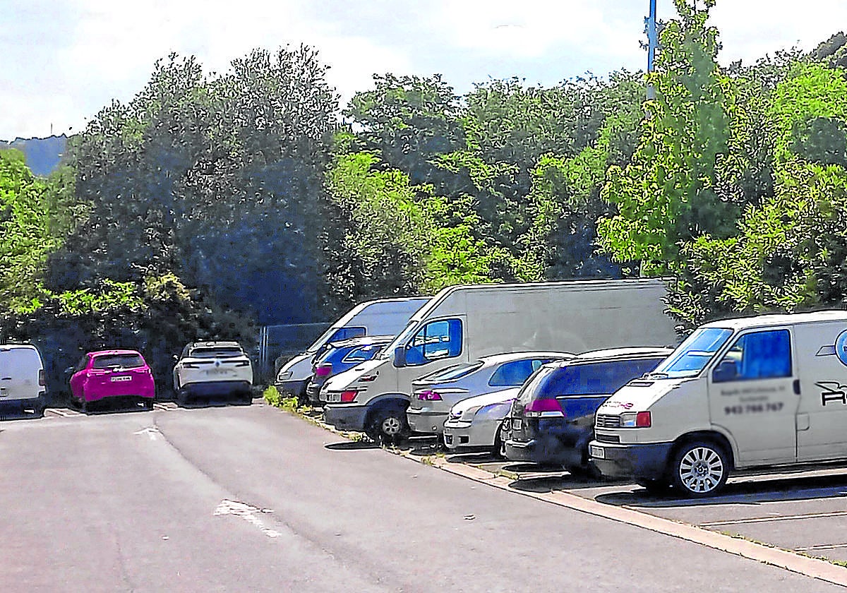 Parking de la Policía Municipal de Getxo, donde la grúa lleva a los vehículos mal aparcados y abandonados.