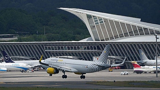 Un vuelo Bilbao-Lanzarote aterriza de urgencia en Sevilla para atender a un pasajero enfermo
