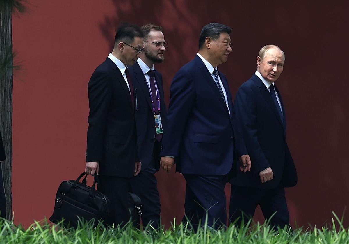 El presidente ruso, Vladímir Putin, se reúne con el presidente chino, Xi Jinping, en Pekín.