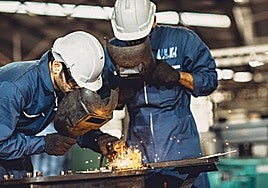 En agosto se perdieron cerca de 2.000 cotizantes en la industria en Euskadi.