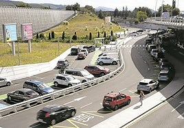 La zona de llegadas de Loiu, ya con un único carril y otro para autobuses.