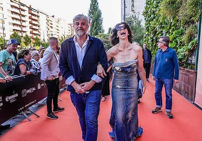 Raúl Cimas y Julia de Castro de la serie 'Poquita Fe'.