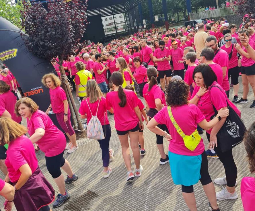 Numersos participantes en otra marcha similar realizada en 2023.