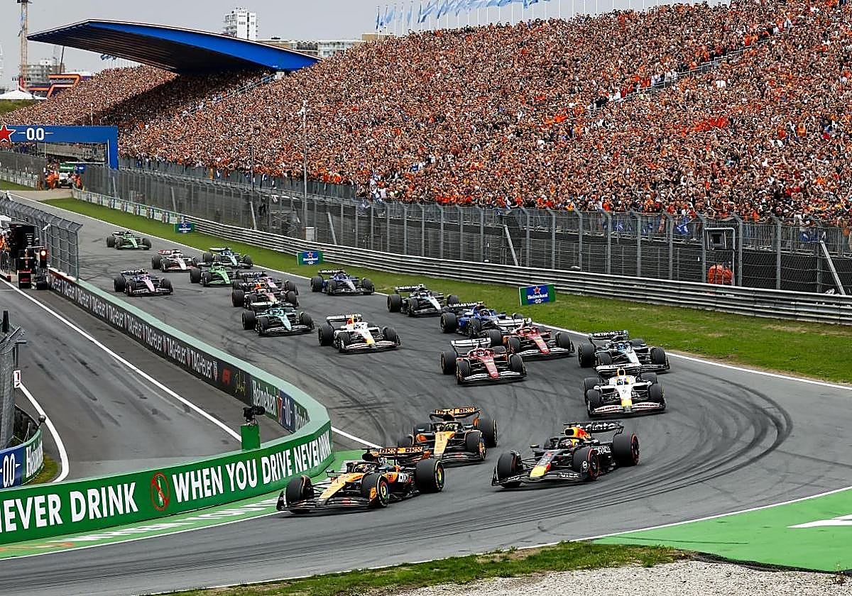 Las gradas del circuito están a reventar.