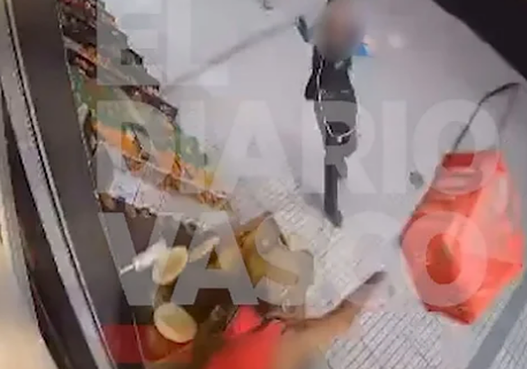 «Estaban desquiciados, se atrincheraron en la tienda y empezaron a tirarse melones»
