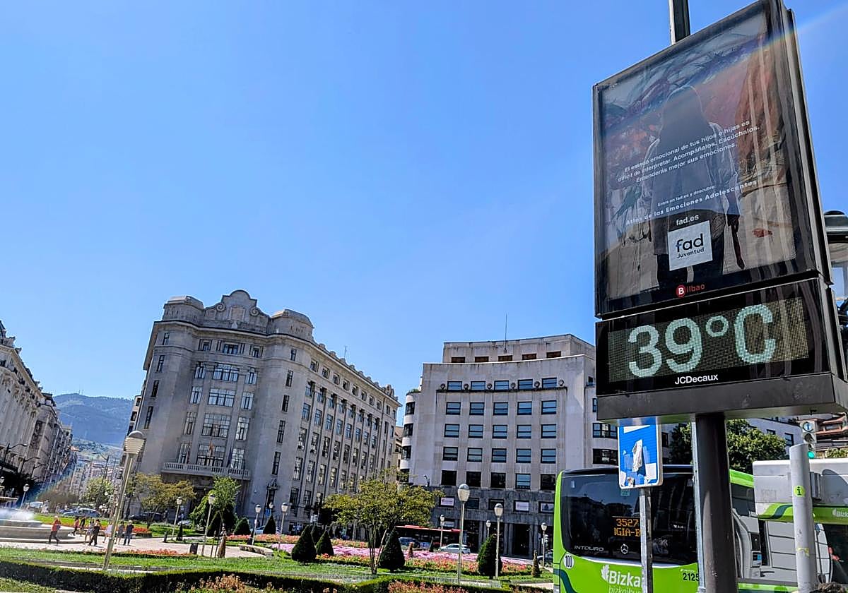 Los termómetros a pie de calle han mostrado temperaturas superiores a las registradas en las estaciones de Euskalmet.