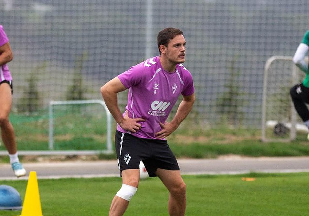 El máximo goleador armero del pasado campeonato trabaja duro para adquirir la forma.