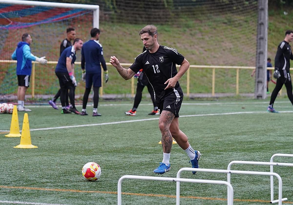 Yeray se ejercita con el Derio.