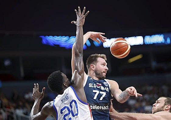 Doncic, en el partido ante Italia.
