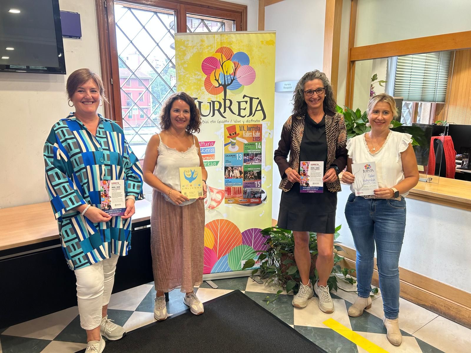 Los representantes culturales presentaron el programa municipal.