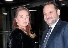 Carolina Perles y José Luis Ábalos.