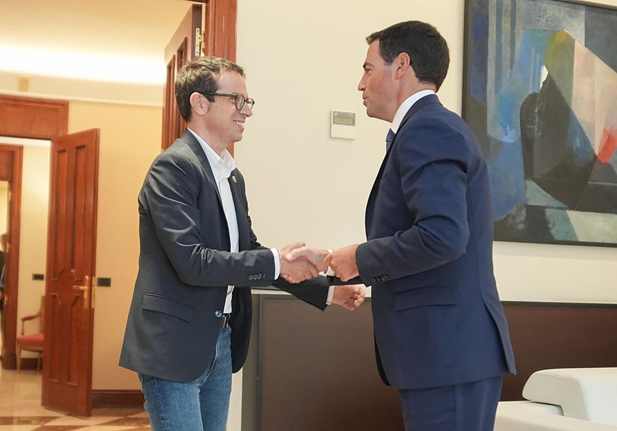 Pello Otxandiano e Imanol Pradales se han reunido este martes en Lehendakaritza.