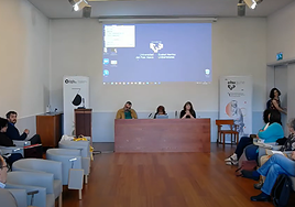 Varios ponentes en una jornada anterior del laboratorio Economía de Paz de Gernika Gogoratuz.