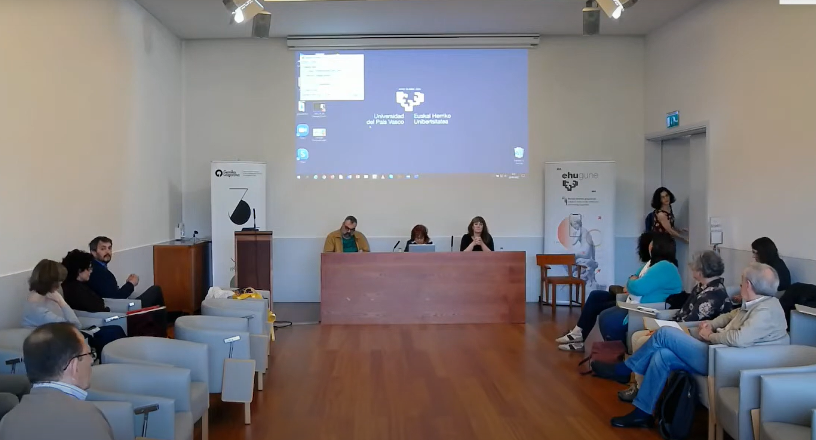 Varios ponentes en una jornada anterior del laboratorio Economía de Paz de Gernika Gogoratuz.