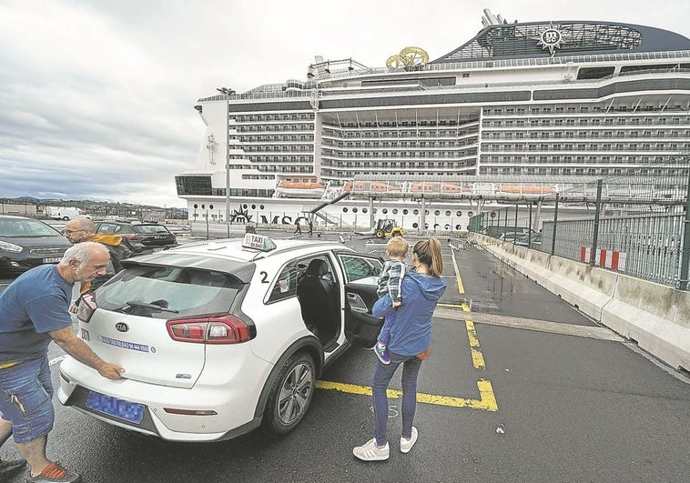 Bizkaia regulará el servicio de taxi en Loiu, el puerto de Getxo y el BEC con más licencias