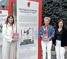 La directora de Turismo, Leire Sáez, con la alcadesa de Ispaster y la directora de Leartibai.