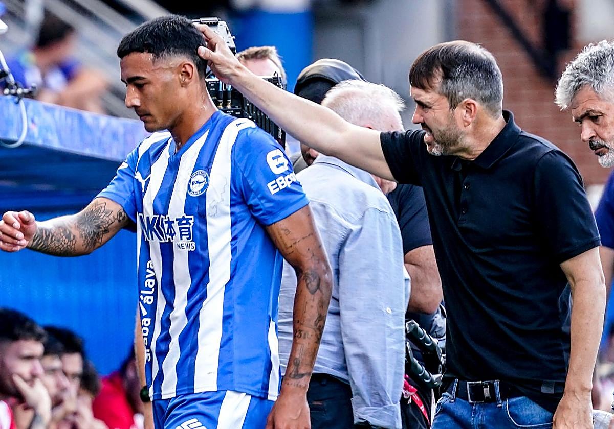 Benavídez se retira del terreno de juego tras su lesión muscular.