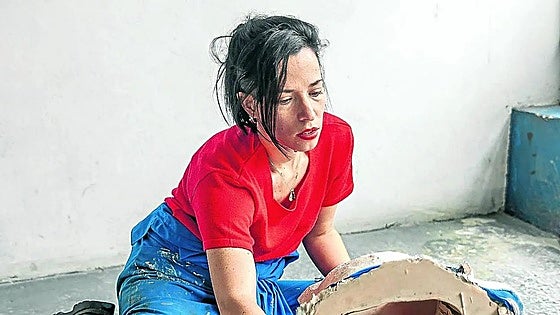 La escultora June Crespo lidera la presencia vasca en las Becas Leonardo