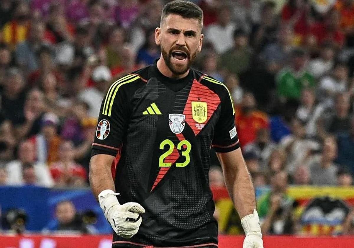 De la Fuente vuelve a poner en valor a Unai Simón ante los que piden a Joan García