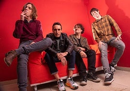 Gonzalo (guitarra y voz), Aritza Castro (batería), Israel Santamaría (teclados) y Mikel Azkargorta (bajo).