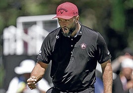 Jon Rahm se ha impuesto en la gira saudí tanto en categoría individual como por equipos.