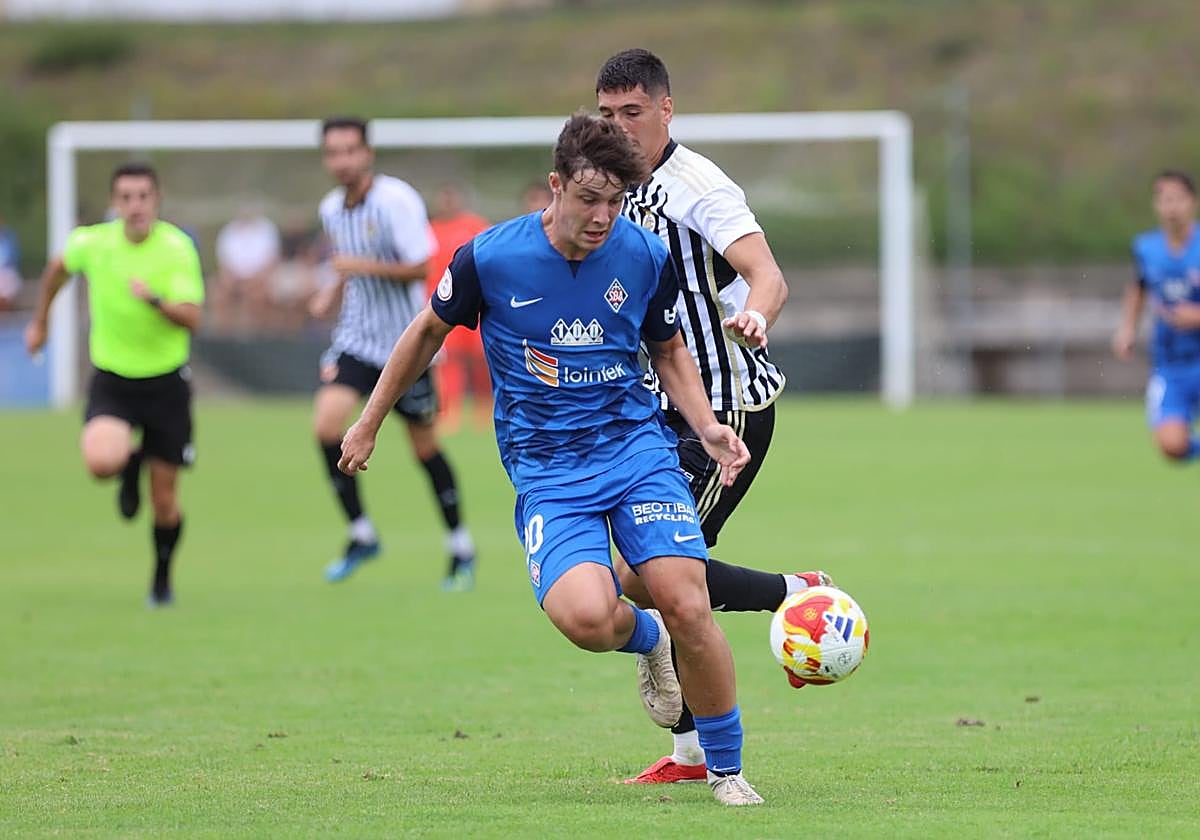El prometedor Aitor Torrico, durante el duelo del pasado domingo en Urritxe.