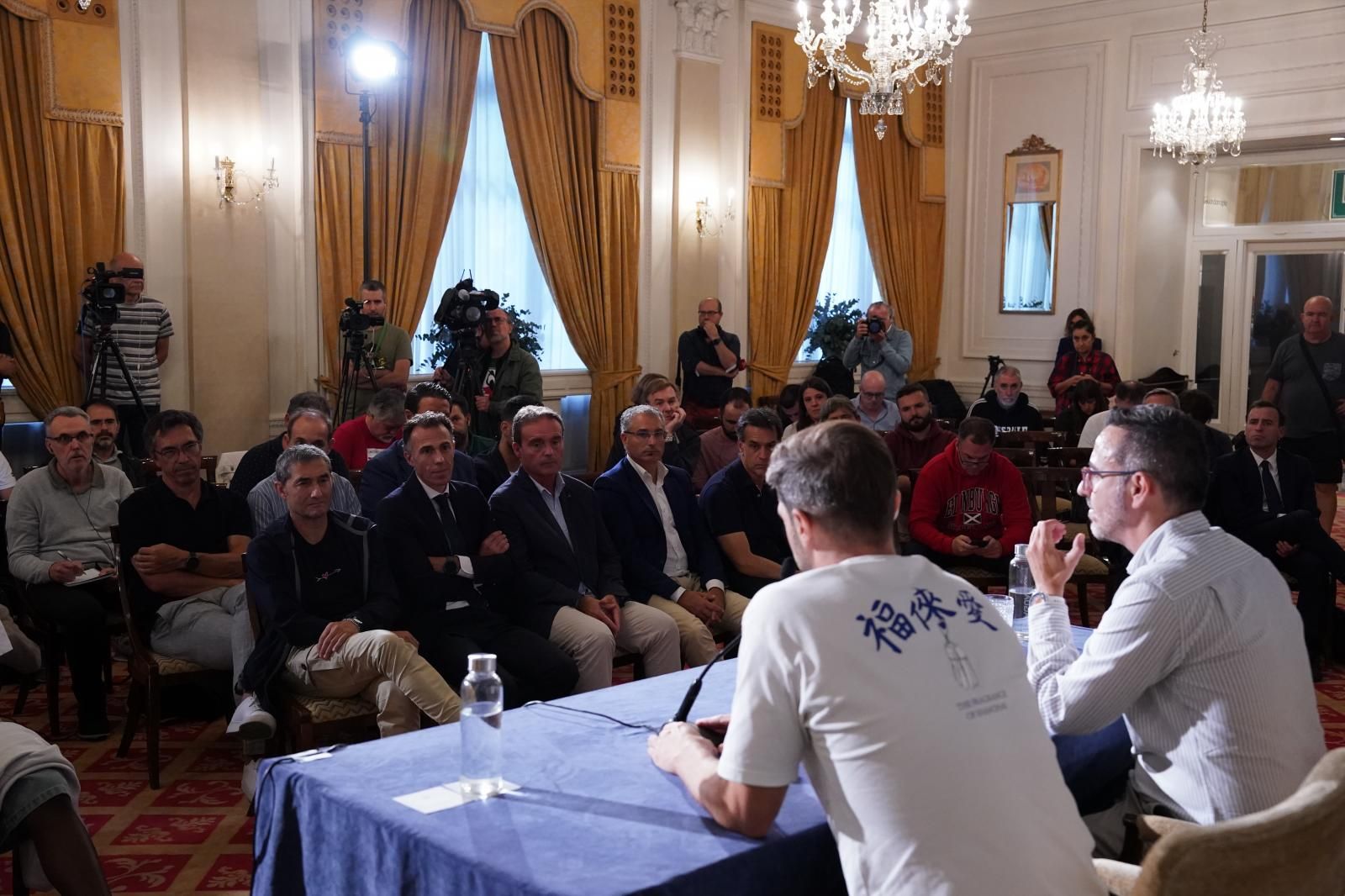 Yeray comparece arropado por sus compañeros