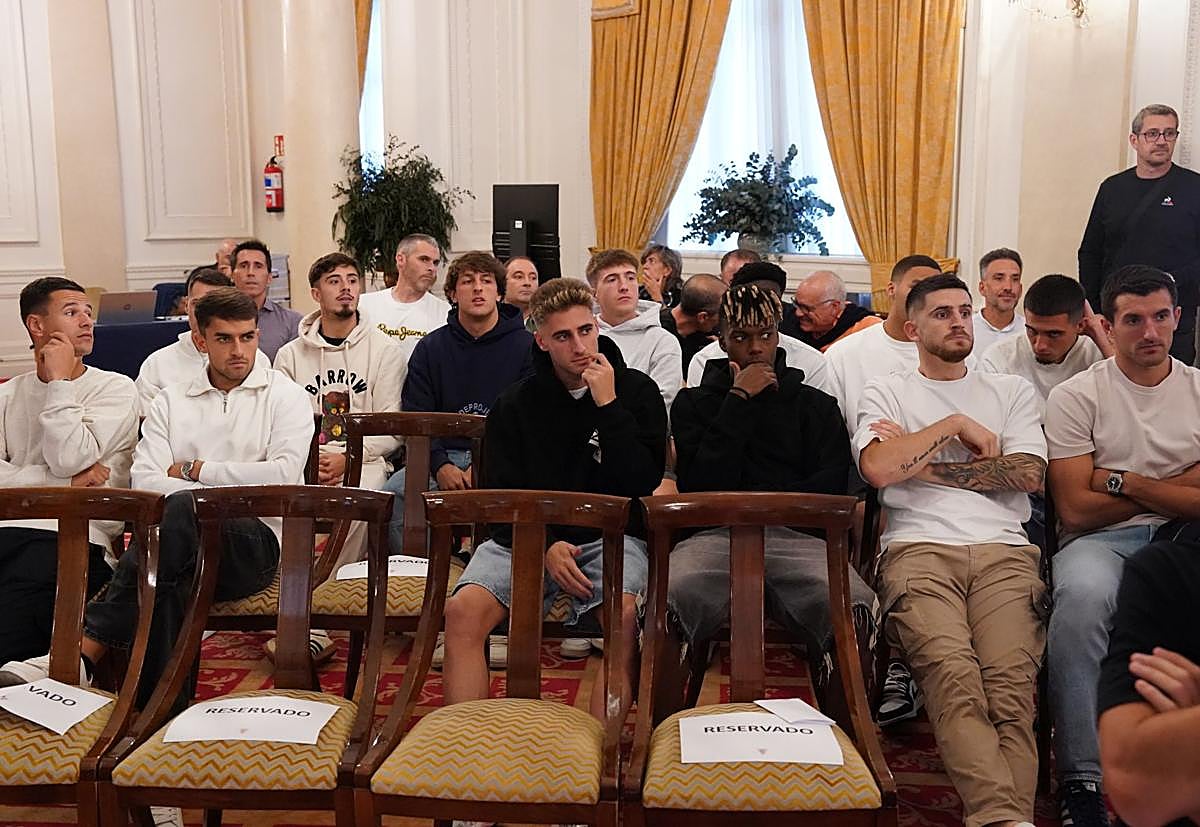 La plantilla al completo acudió al Carlton.