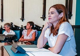 Maider Etxebarria, en primer plano, y Rocío Vitero, durante un pleno