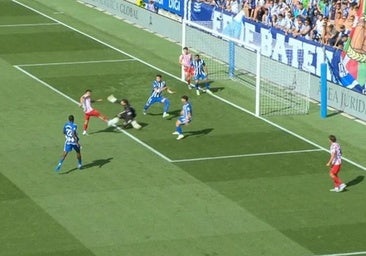 Los árbitros reconocen que debieron haber anulado el gol de Giuliano contra el Alavés