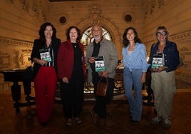 Verónica Lodeiro, Lucía López Coll, Leonardo Padura, Nieves Angulo y Maite García