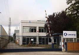 Vista de la planta temporal de Lascaray tras el incendio de su planta.