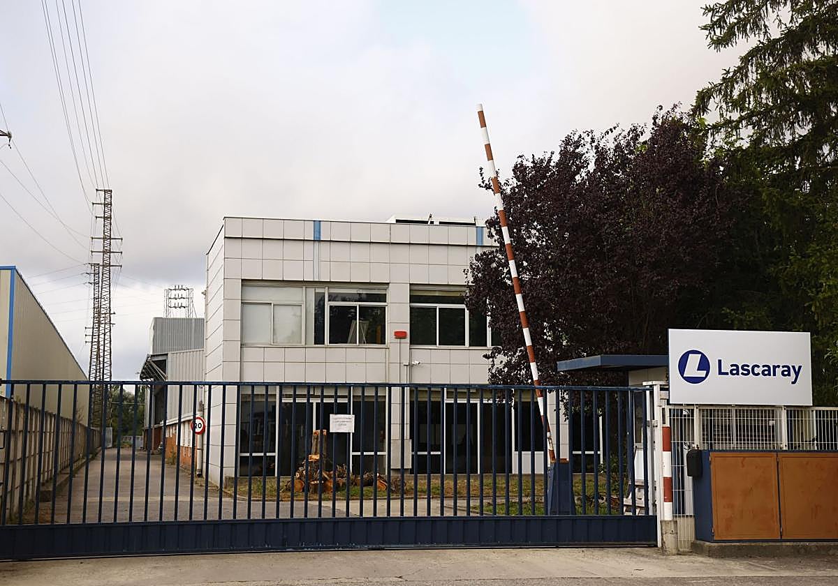 Vista de la planta temporal de Lascaray tras el incendio de su planta.