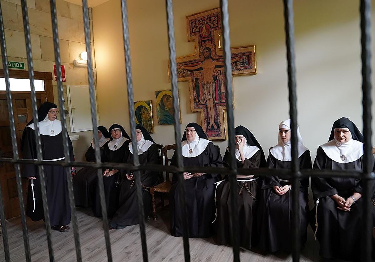 Las monjas cismáticas, retratadas en el convento de Belorado el día que se celebró al vista del procedimiento de desahucio.