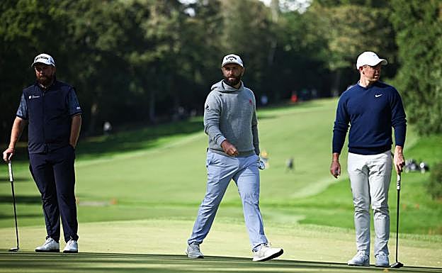 Rahm compartió recorrido en Wentworth con dos compañeros de la Ryder como Rory McIlroy y Shane Lowry.