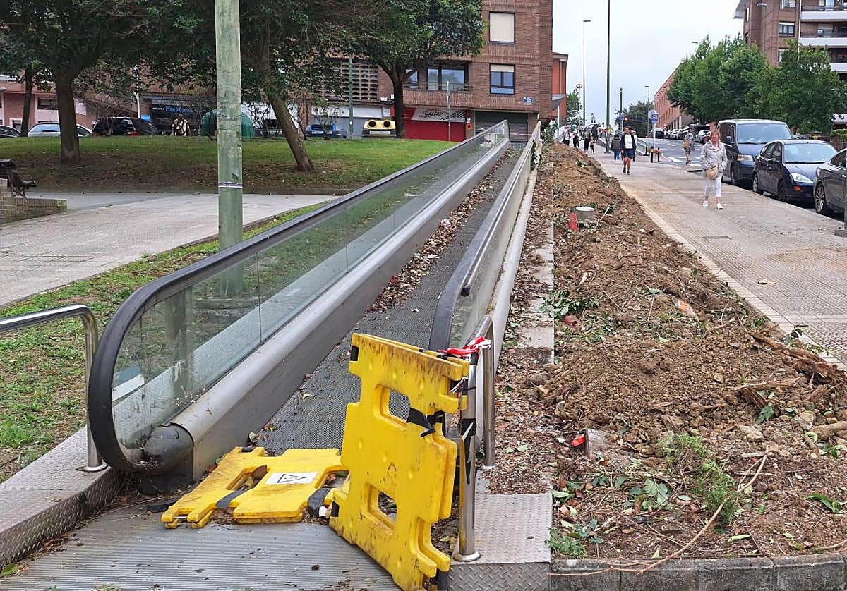 Todo el arbolado junto a las rampas mecánicas de la parte inferior de la calle Bidezabal ha sido eliminado.