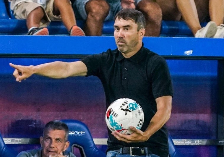 El 'Chacho' ajusta sus expectativas en el Alavés
