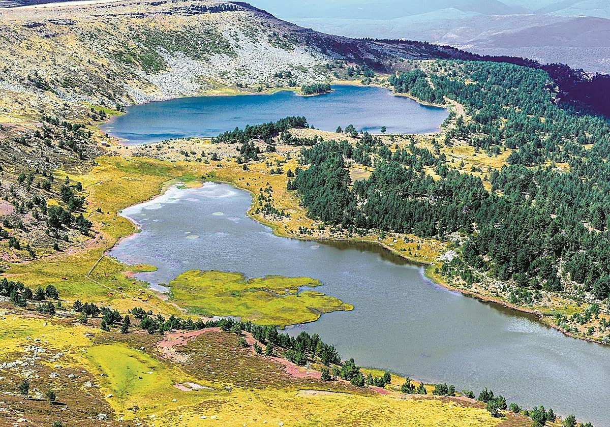 Las lagunas, declaradas Parque Natural, son fruto de un proceso erosivo que empezó hace 70.000 años.