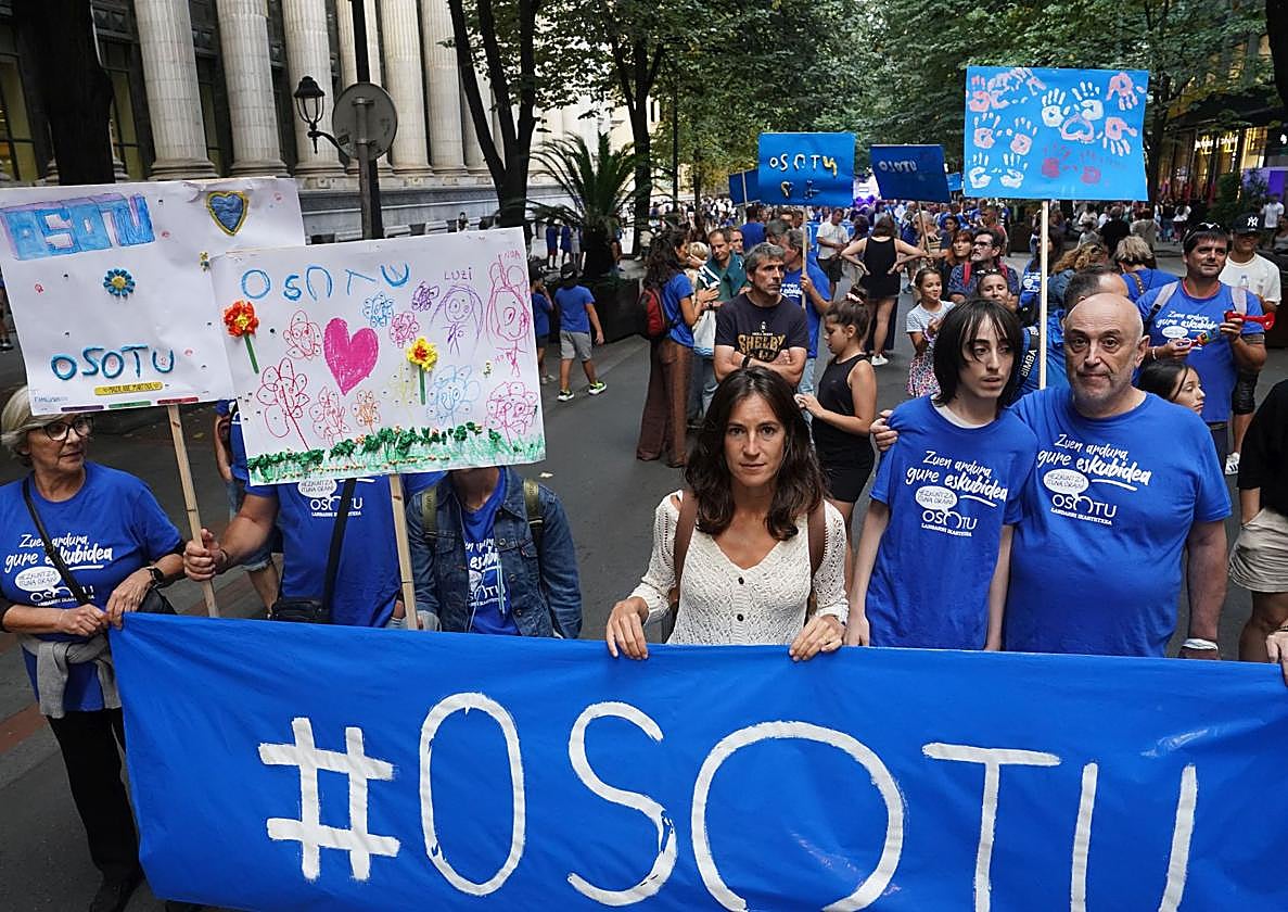 Osotuko eskola-komunitateak manifestazioa egin zuen aurreko ostegunean Bilbon.